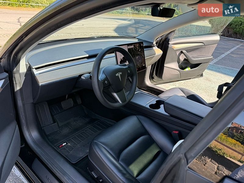 Седан Tesla Model 3 2021 в Киеве