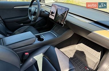 Седан Tesla Model 3 2021 в Киеве