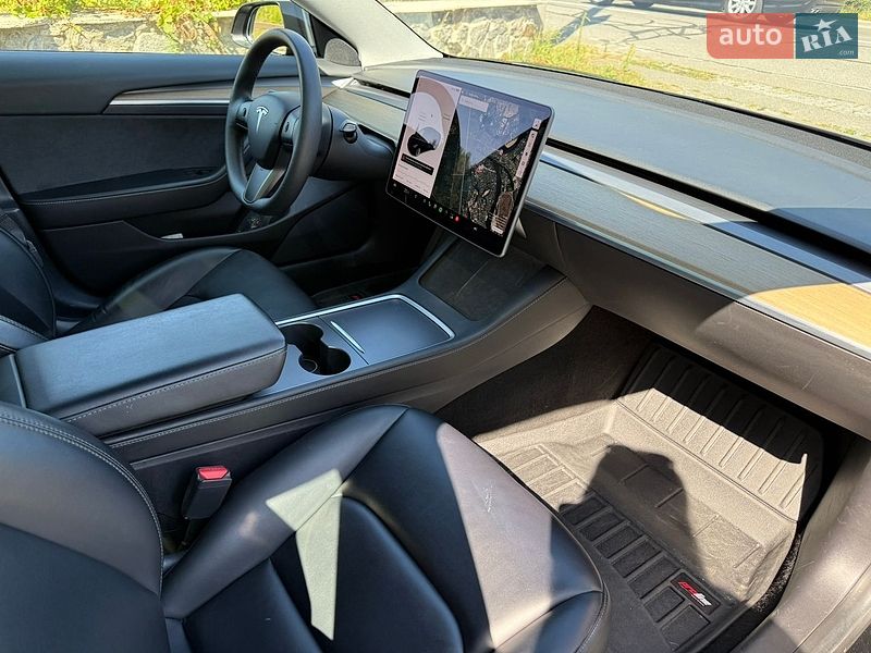 Седан Tesla Model 3 2021 в Киеве