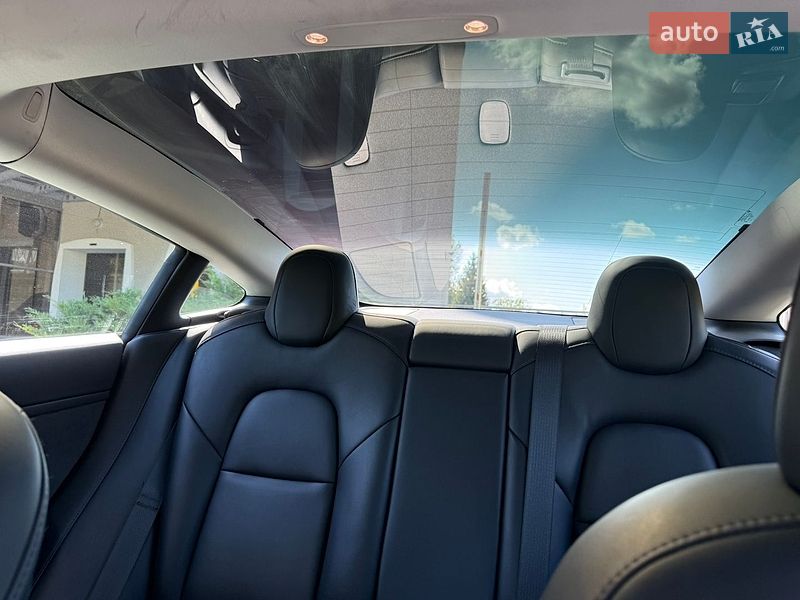 Седан Tesla Model 3 2021 в Киеве