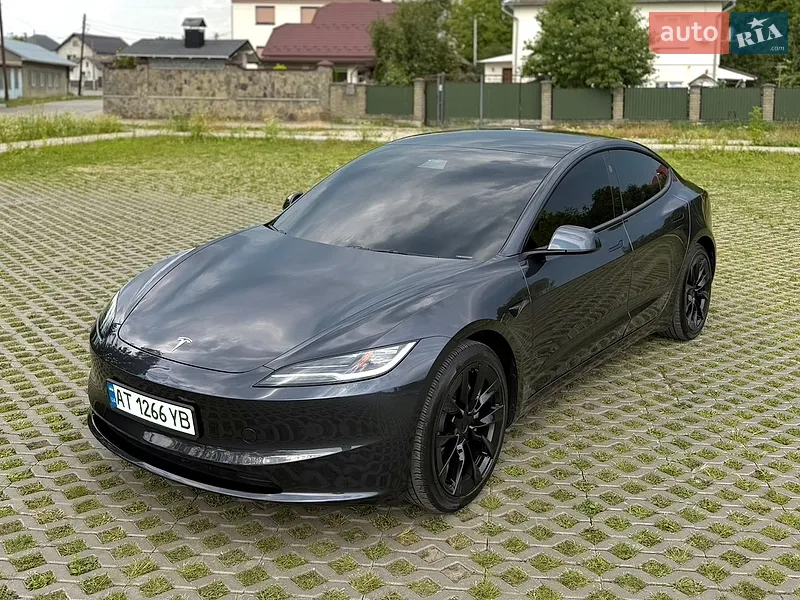 Tesla Model 3 2024
