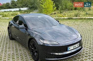 Седан Tesla Model 3 2024 в Коломиї