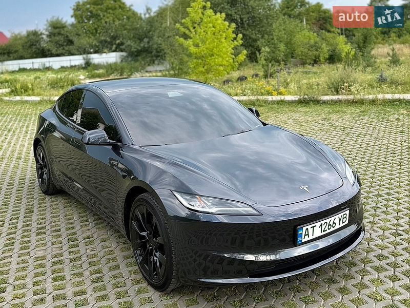 Седан Tesla Model 3 2024 в Коломиї