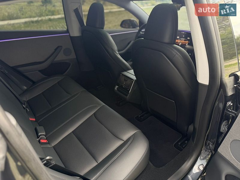 Седан Tesla Model 3 2024 в Коломиї