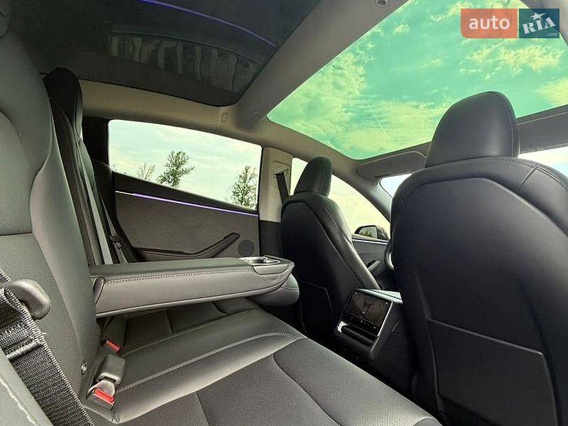 Седан Tesla Model 3 2024 в Коломиї