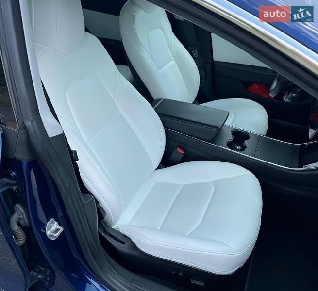Седан Tesla Model 3 2018 в Киеве