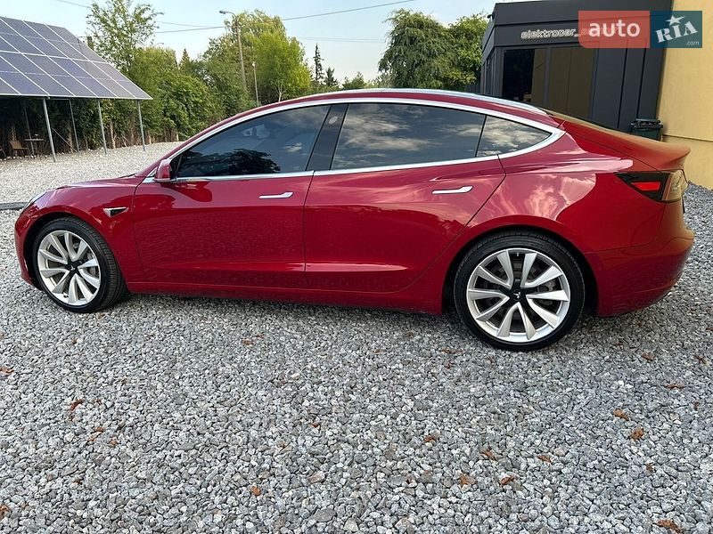 Седан Tesla Model 3 2019 в Самборе