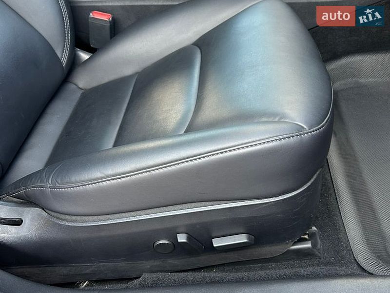 Седан Tesla Model 3 2019 в Самборе