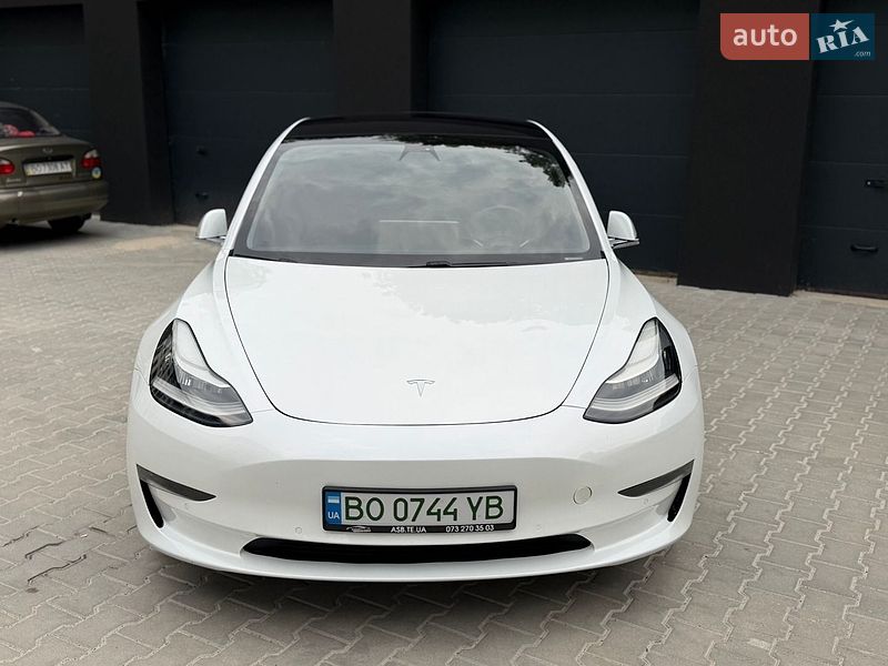 Седан Tesla Model 3 2018 в Тернополе
