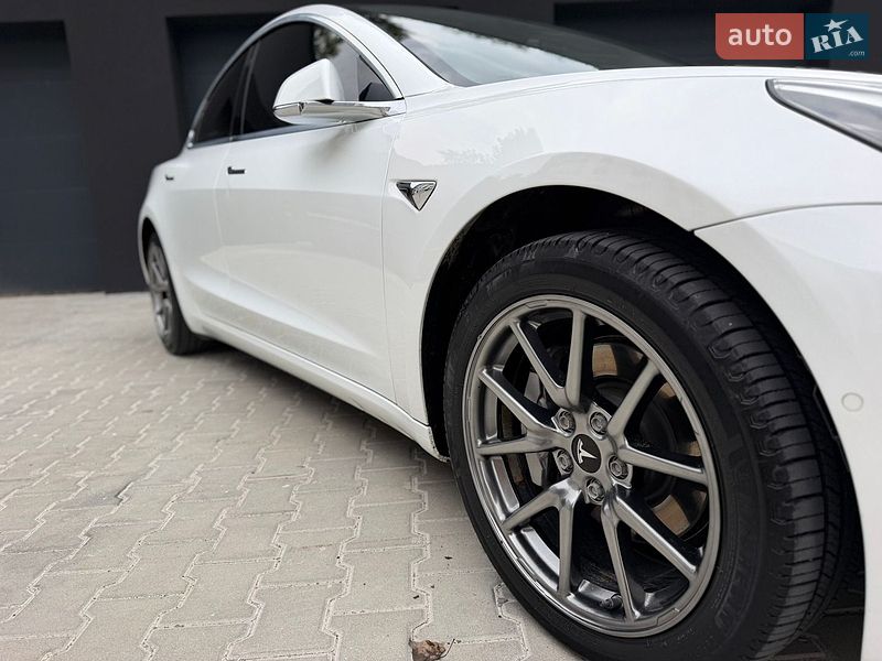 Седан Tesla Model 3 2018 в Тернополе