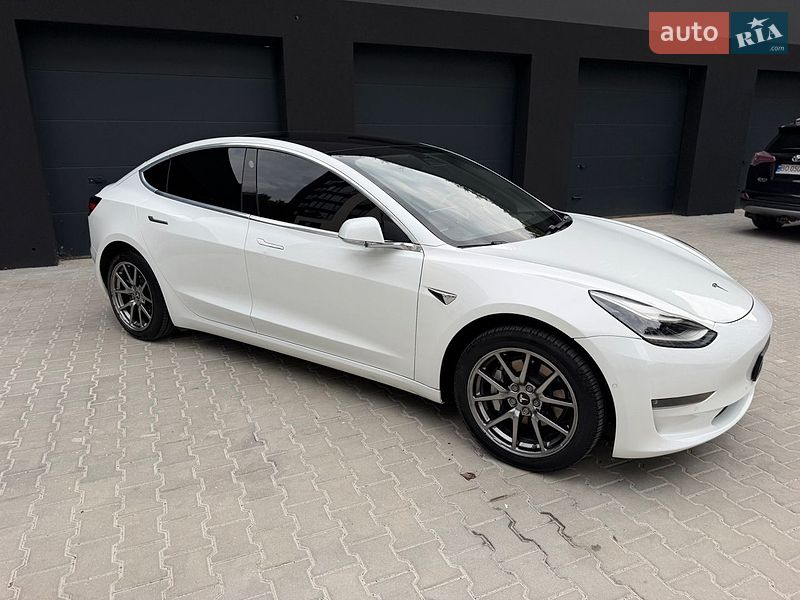 Седан Tesla Model 3 2018 в Тернополе