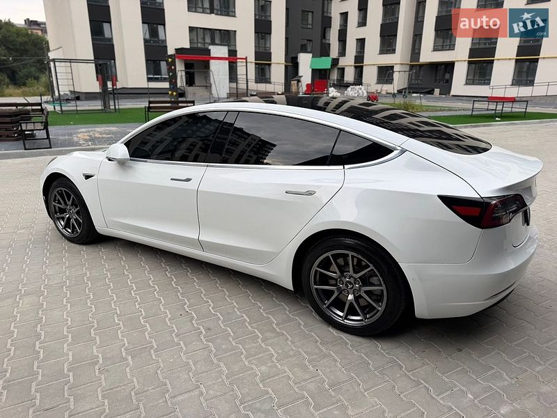 Седан Tesla Model 3 2018 в Тернополе