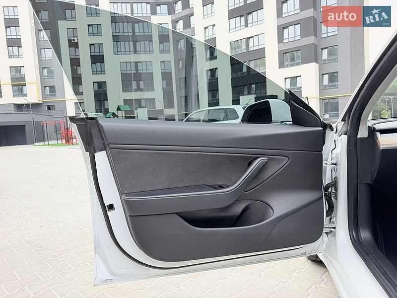 Седан Tesla Model 3 2018 в Тернополе