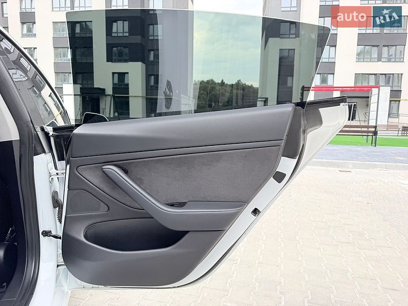Седан Tesla Model 3 2018 в Тернополе