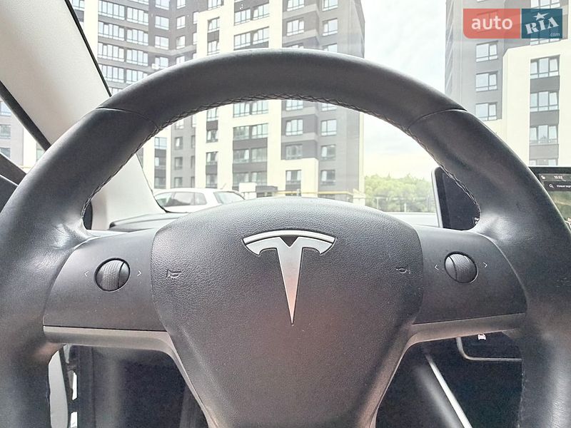 Седан Tesla Model 3 2018 в Тернополе