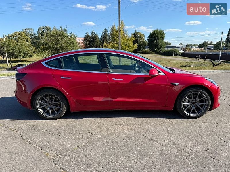 Седан Tesla Model 3 2020 в Кременчуці