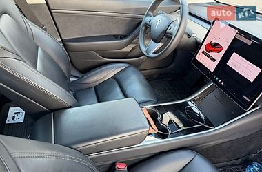 Седан Tesla Model 3 2020 в Кременчуці