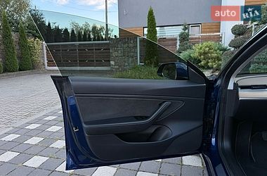 Седан Tesla Model 3 2019 в Стрые