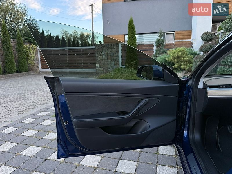 Седан Tesla Model 3 2019 в Стрые