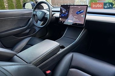Седан Tesla Model 3 2019 в Стрые