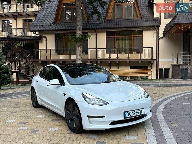 Седан Tesla Model 3 2021 в Трускавце