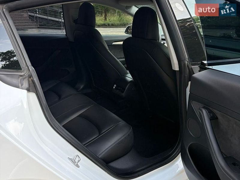 Седан Tesla Model 3 2021 в Трускавце