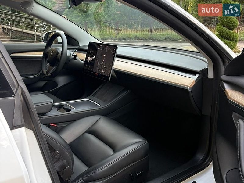 Седан Tesla Model 3 2021 в Трускавце