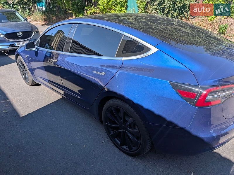 Седан Tesla Model 3 2018 в Киеве