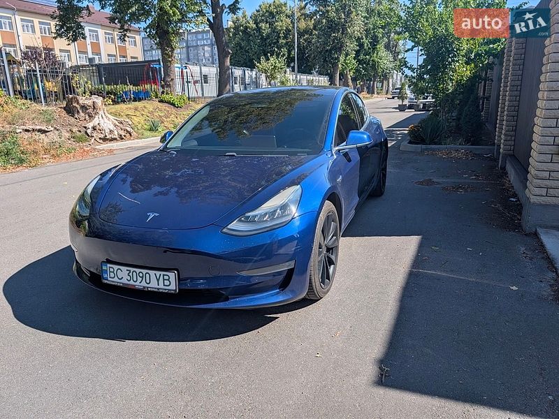 Седан Tesla Model 3 2018 в Киеве