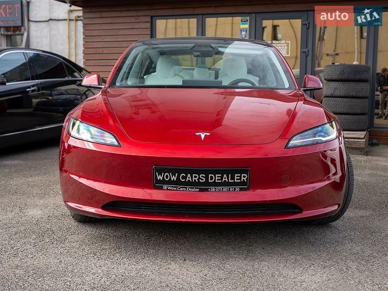 Седан Tesla Model 3 2024 в Киеве