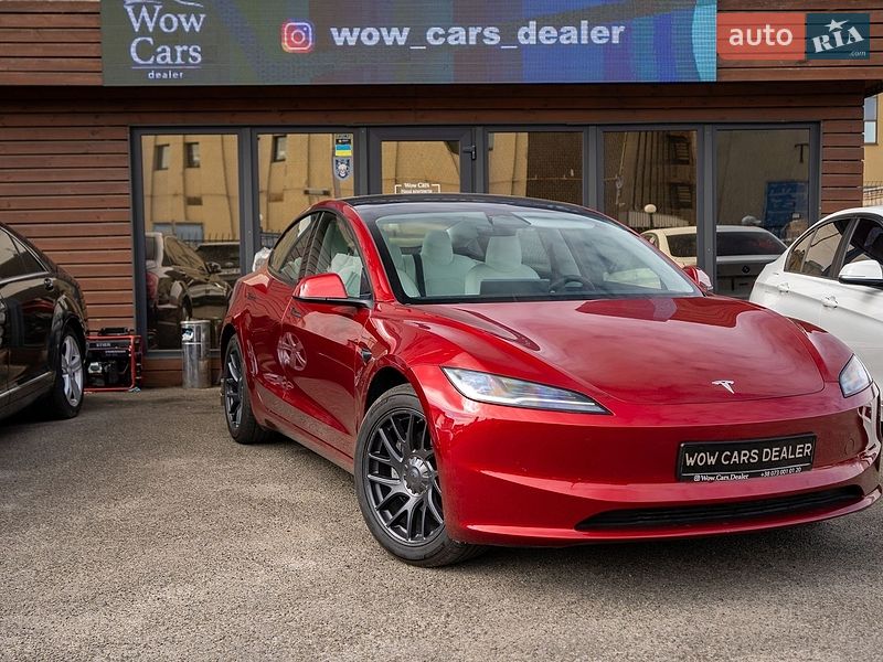 Седан Tesla Model 3 2024 в Киеве