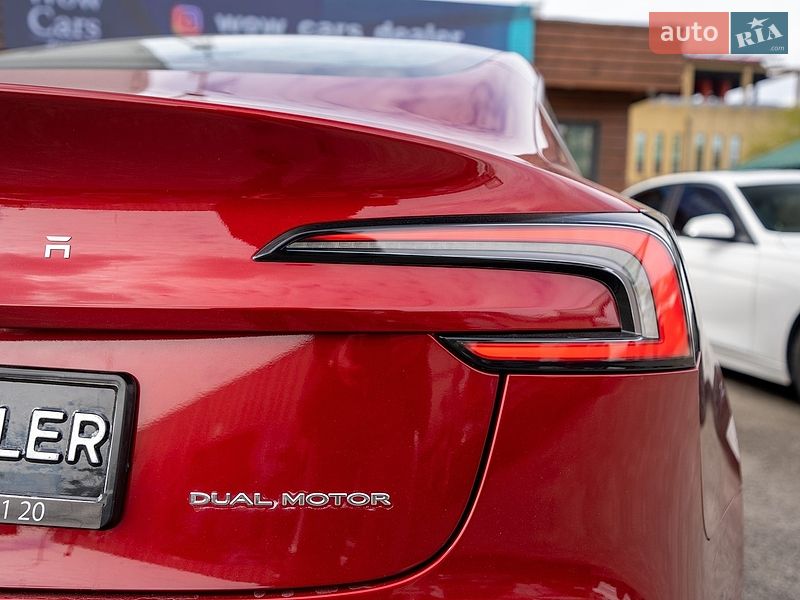 Седан Tesla Model 3 2024 в Киеве