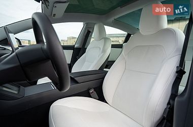 Седан Tesla Model 3 2024 в Киеве