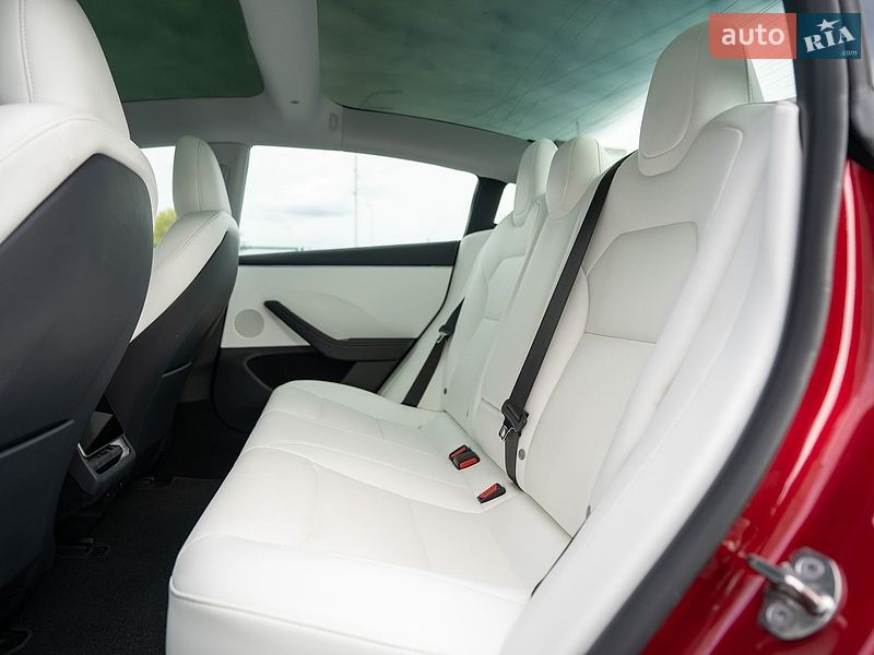 Седан Tesla Model 3 2024 в Киеве
