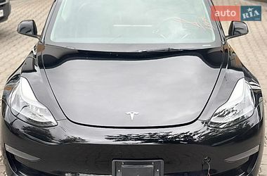 Седан Tesla Model 3 2022 в Самборі