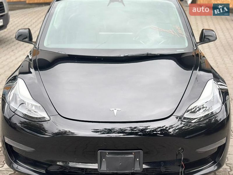 Седан Tesla Model 3 2022 в Самборі