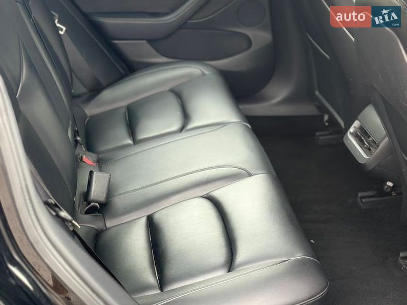 Седан Tesla Model 3 2022 в Самборі