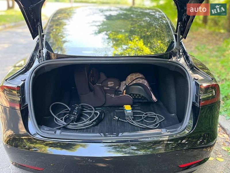 Седан Tesla Model 3 2019 в Виннице