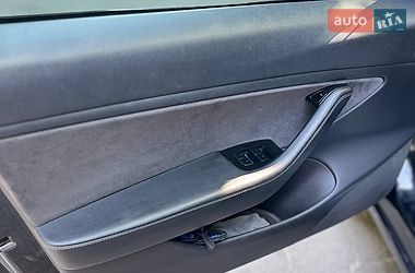 Седан Tesla Model 3 2019 в Виннице