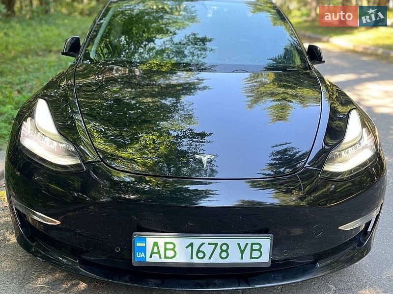 Седан Tesla Model 3 2019 в Виннице