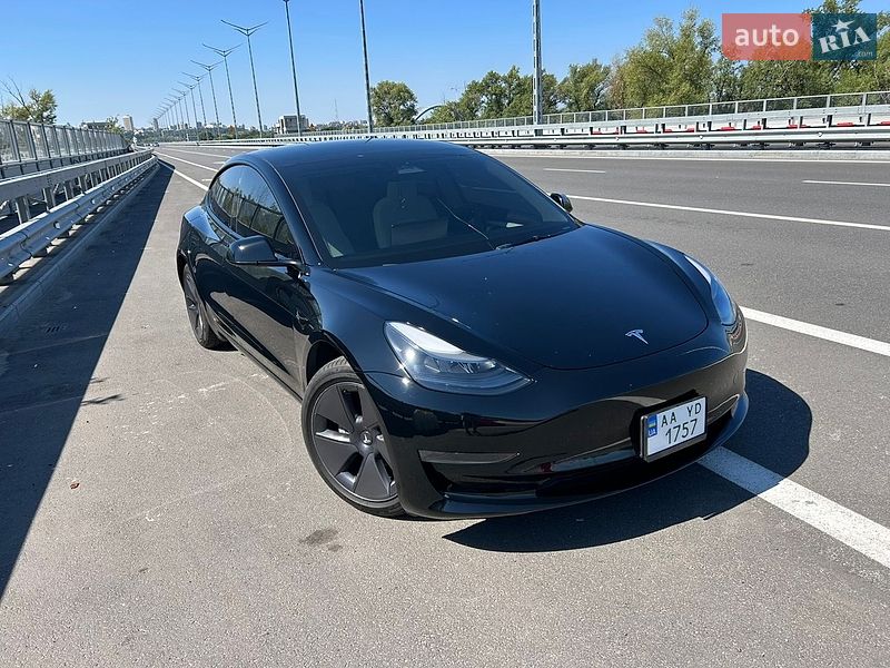 Седан Tesla Model 3 2023 в Киеве