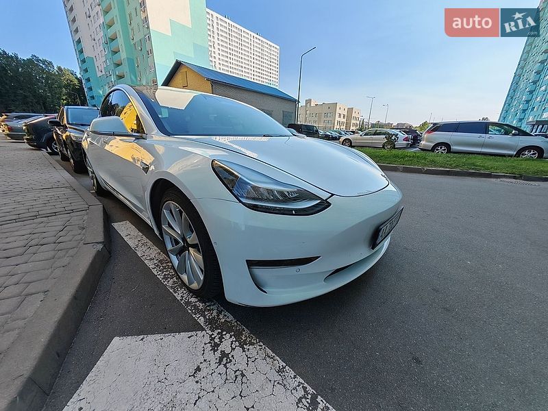 Седан Tesla Model 3 2019 в Києві