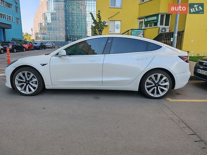 Седан Tesla Model 3 2019 в Києві