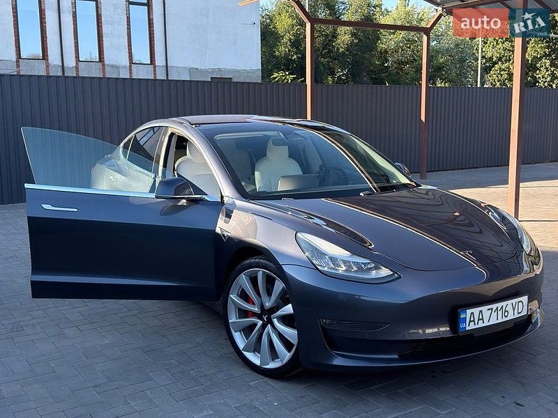Седан Tesla Model 3 2018 в Кременчуге