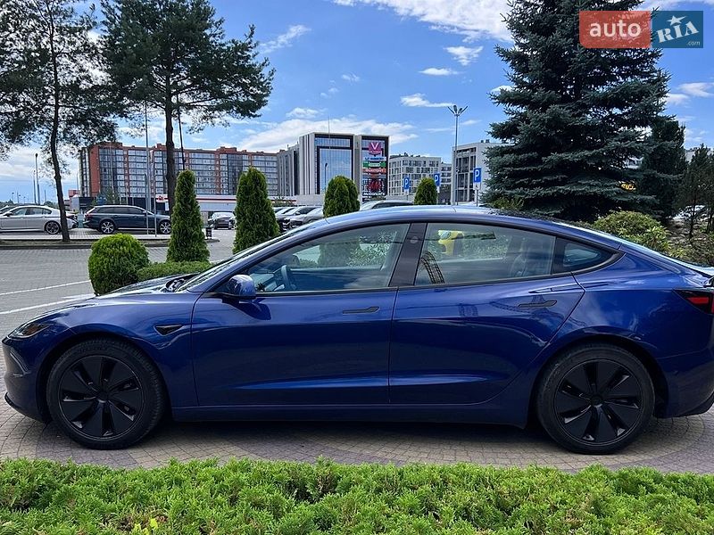 Седан Tesla Model 3 2024 в Львові