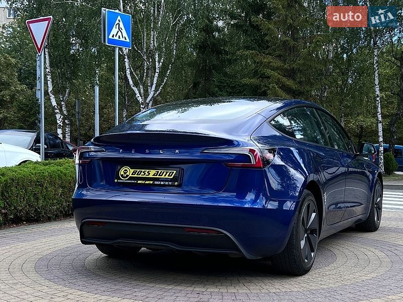 Седан Tesla Model 3 2024 в Львові