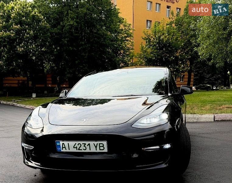 Седан Tesla Model 3 2022 в Бородянке