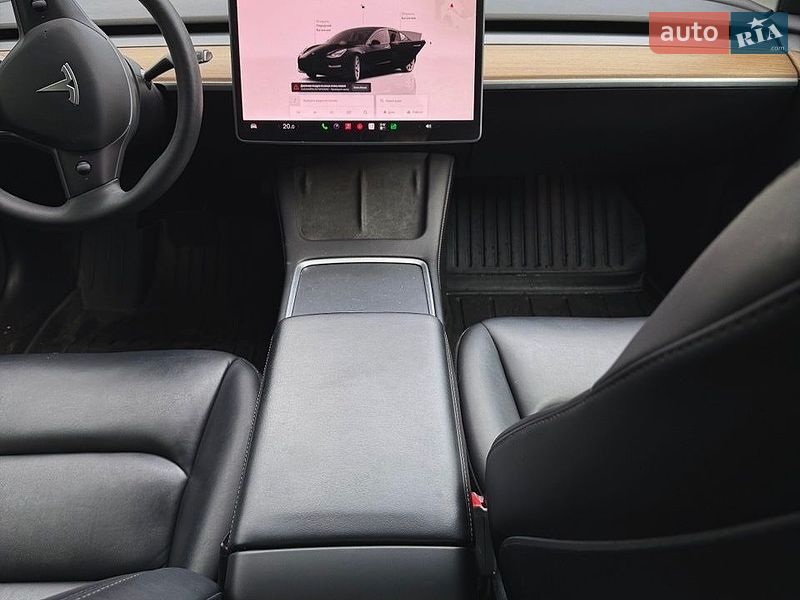 Седан Tesla Model 3 2022 в Бородянке