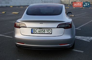 Седан Tesla Model 3 2018 в Львове