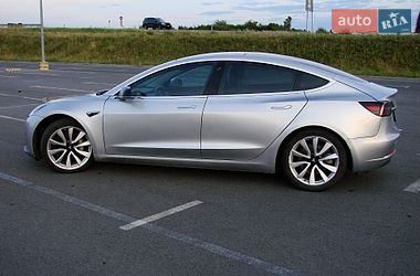 Седан Tesla Model 3 2018 в Львове